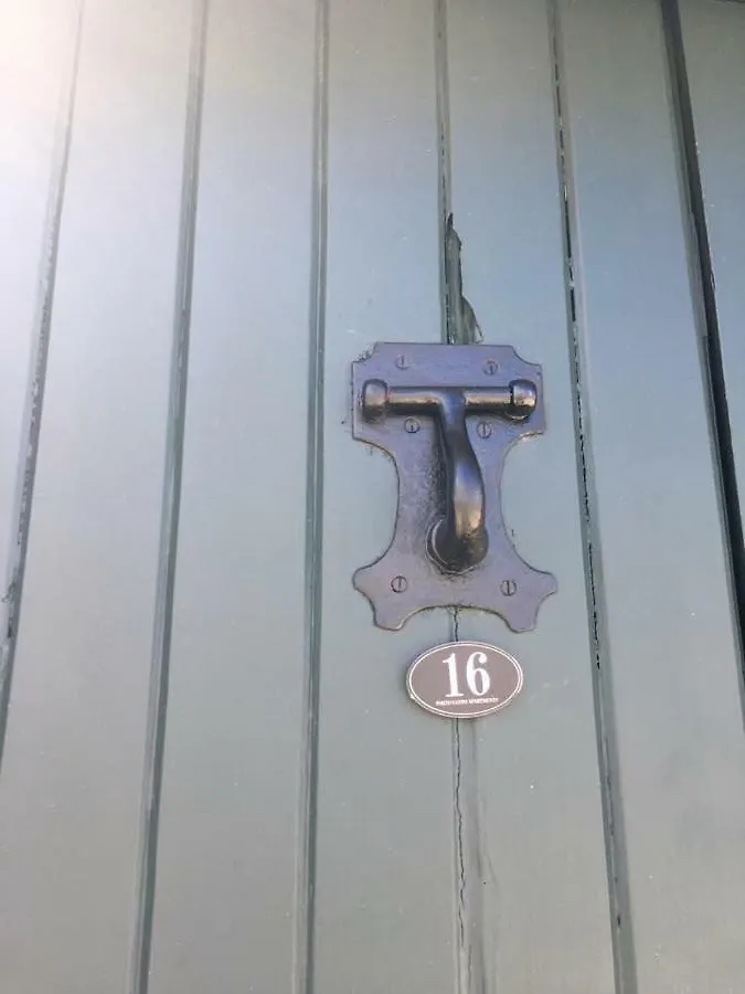Homestay 16 Porto Santo Apartments